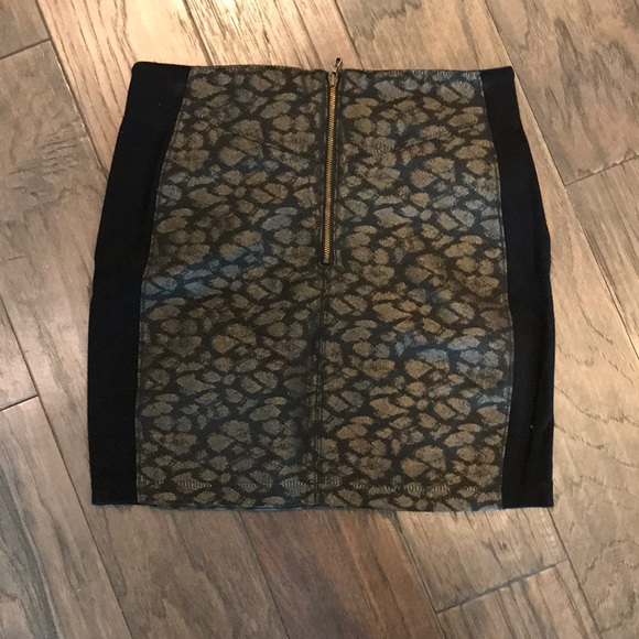 Aritzia Talula Skirt - Picture 2 of 2